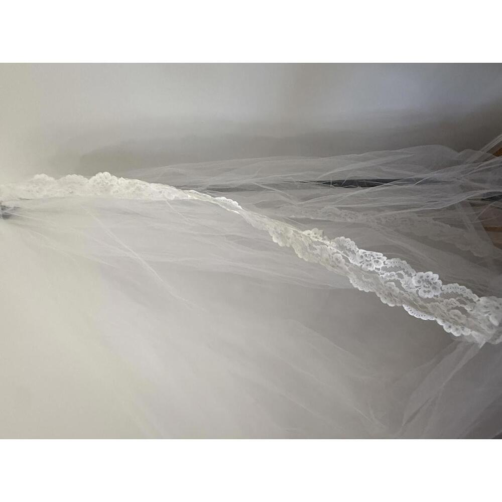 Very Long Vintage White Lace Trim Bridal Veil - Picture 5 of 14